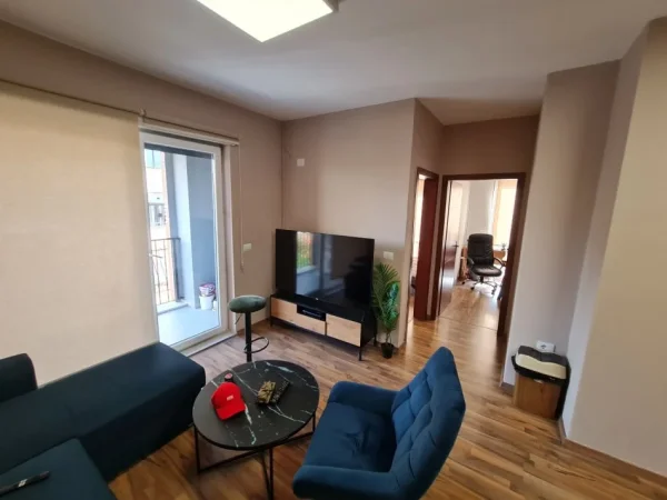 Tirane, jepet me qera zyre Kati 2, 140 m² 