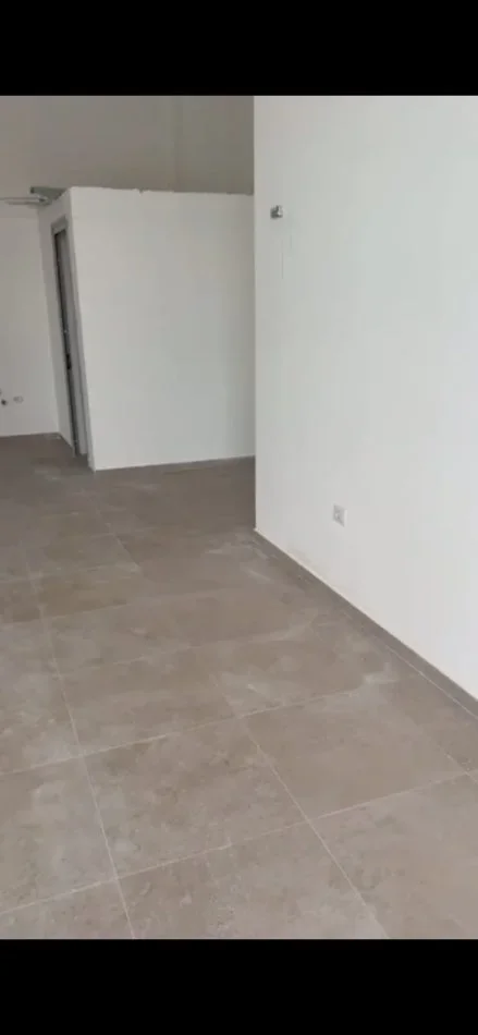 Tirane, jepet me qera ambjent biznesi Kati 0, 100 m² 1.400 € (Rruga Teodor Keko)