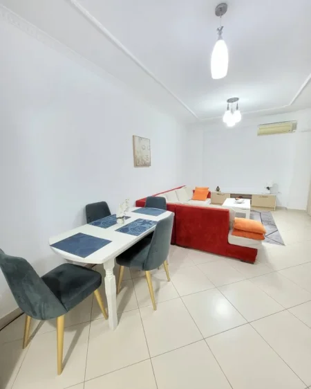 Tirane, jepet me qera apartament 2+1+Aneks+Ballkon Kati 3, 95 m² 600 €