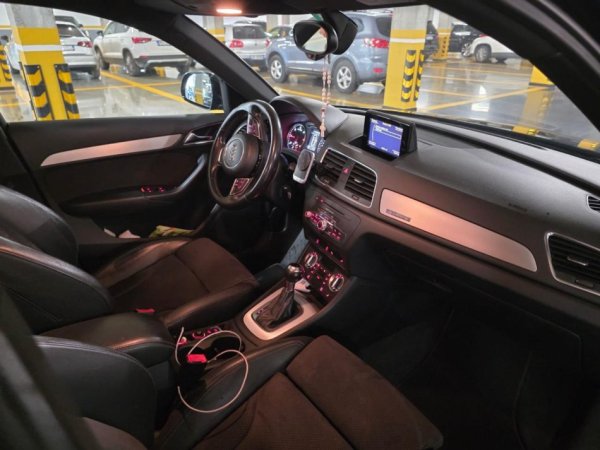 Tirane, shes makine Audi Q3 Nafte, e zeze automatik Klima 260.000 km 14.000 €