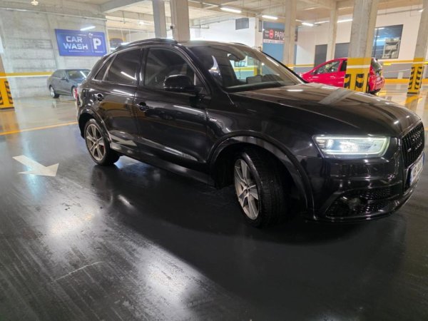 Tirane, shes makine Audi Q3 Nafte, e zeze automatik Klima 260.000 km 14.000 €