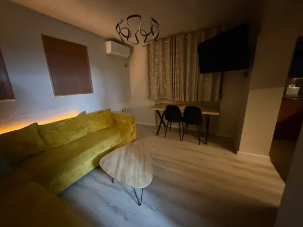 Tirane, jepet me qera apartament 1+1+Aneks+Ballkon Kati 3, 95 m² 550 € 