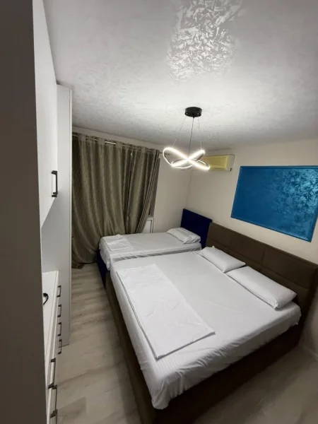 Tirane, jepet me qera apartament 1+1+Aneks+Ballkon Kati 3, 95 m² 550 € 