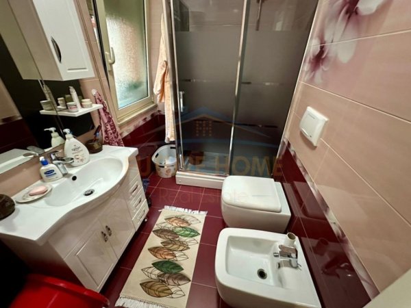 Tirane, shitet apartament 3+1+Aneks+Ballkon Kati 2, 123 m² 300.000 € (Liqeni i Thate)