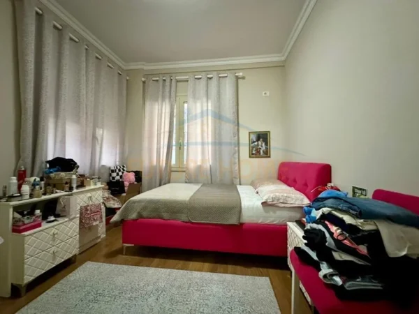 Tirane, shitet apartament 3+1+Ballkon Kati 2, 123 m² 300.000 € (Liqeni i Thatë, Tiranë.)
