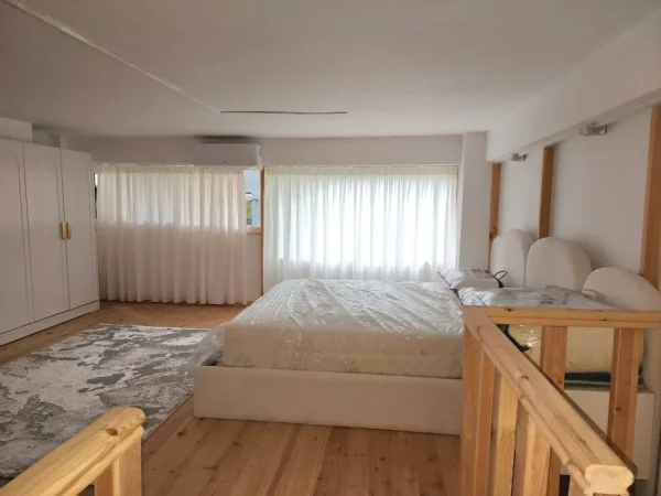 Tirane, jepet me qera Dublex Kati 0, 650 € 