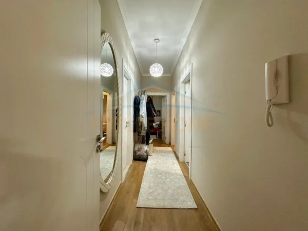 Tirane, shitet apartament 3+1+Ballkon Kati 2, 123 m² 300.000 € (Liqeni i Thatë, Tiranë.)