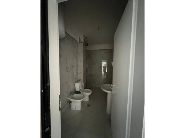 Tirane, shes apartament 2+1 Kati 2, 98 m² 88.500 € (kamez)