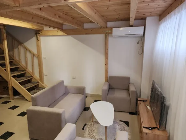 Tirane, jepet me qera apartament duplex Dublex Kati 0, 650 € 