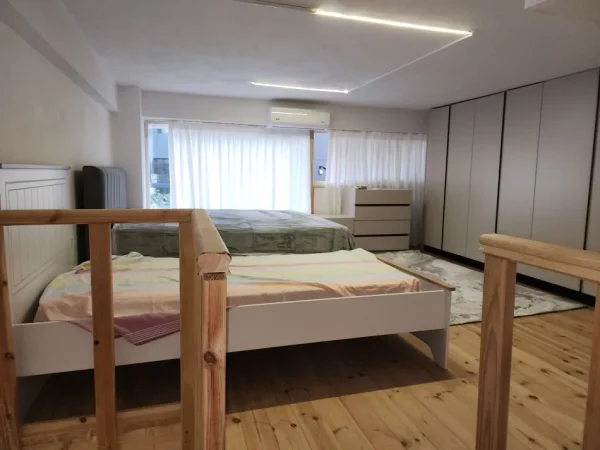 Tirane, jepet me qera apartament duplex Dublex Kati 0, 650 € 