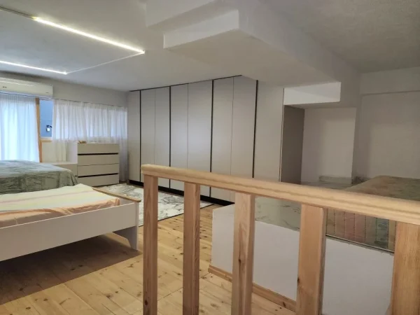 Tirane, jepet me qera apartament duplex Dublex Kati 0, 650 € 