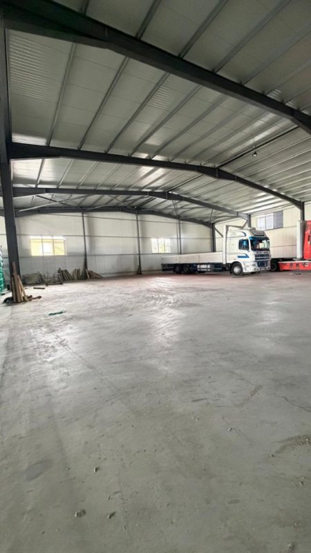 Durres, jepet me qera magazine Kati 0, 3.000 m² 