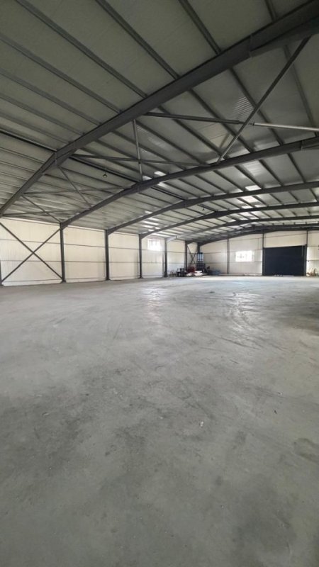 Durres, jepet me qera magazine Kati 0, 3.000 m² 