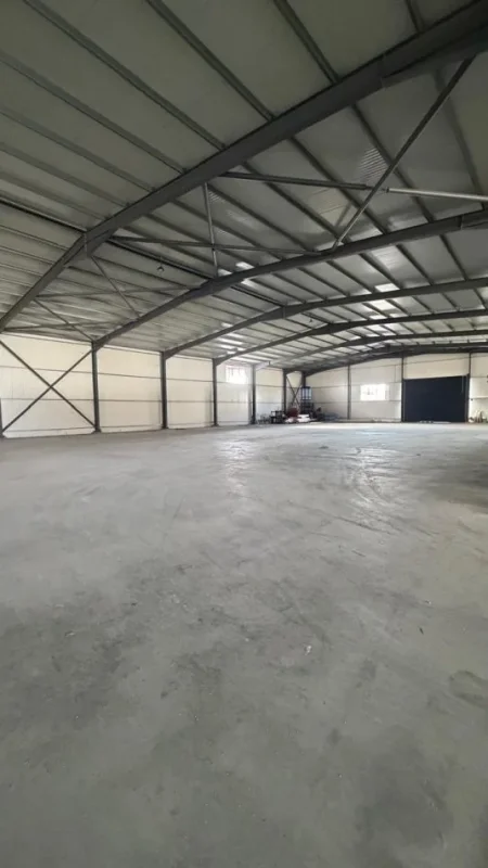 Durres, jepet me qera magazine Kati 0, 3.000 m² 