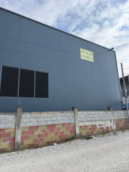 Durres, jepet me qera magazine Kati 0, 3.000 m² 