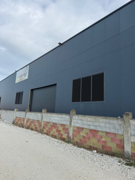 Durres, jepet me qera magazine Kati 0, 3.000 m² 