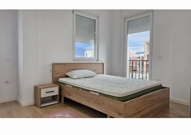 Tirane, jepet me qera Vile 5+1+Ballkon Kati 3, 240 m² 2.500 € (Rruga Riza Kasemi)