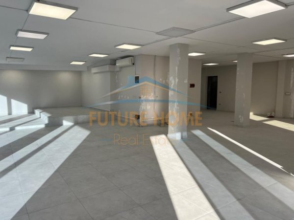 Tirane, jepet me qera ambjent biznesi Kati 1, 260 m² 2.500 € (21 Dhjetori)