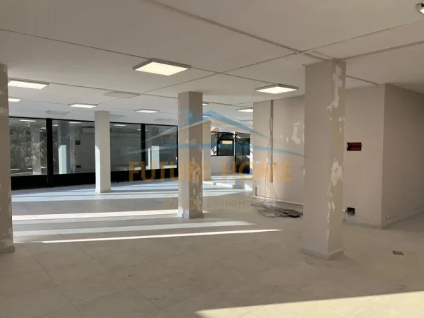 Tirane, jepet me qera ambjent biznesi Kati 1, 260 m² 2.500 € (21 Dhjetori)