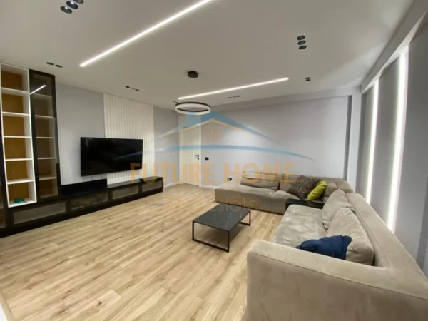 Tirane, jepet me qera apartament 2+1+Ballkon Kati 10, 130 m² 1.300 € (Myslym Shyri)