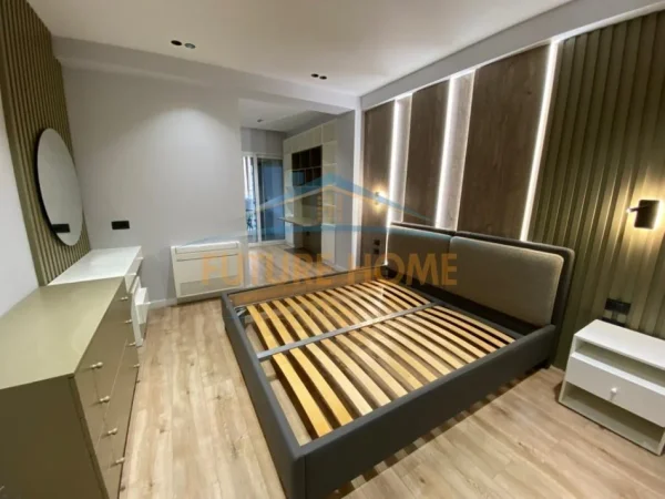 Tirane, jepet me qera apartament 2+1+Ballkon Kati 10, 130 m² 1.300 € (Myslym Shyri)