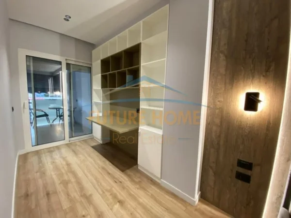 Tirane, jepet me qera apartament 2+1+Ballkon Kati 10, 130 m² 1.300 € (Myslym Shyri)