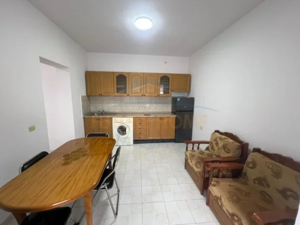 Tirane, jepet me qera apartament 1+1 , 60 m² 550 € 