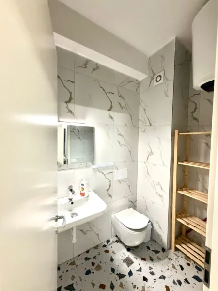 Shqiperi, jepet me qera apartament 1+1 Kati 0, 45 m² 350 € (Rruga Namik Delvina)