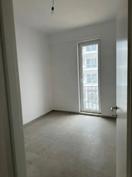 Tirane, jepet me qera apartament 2+1+Ballkon Kati 2, 85 m² 400 € (Rruga 5 Maji)