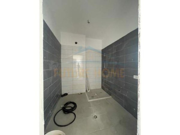 Tirane, jepet me qera apartament Kati 3, 90 m² 450 Euro (fusha aviacionit)