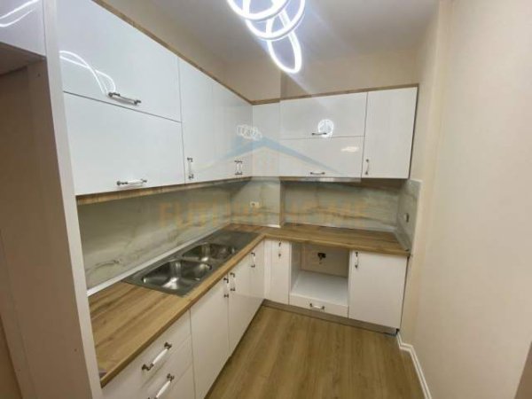 Tirane, shitet apartament 2+1+BLK Kati 2, 93 m² 107.000 Euro (Unaza e Re)
