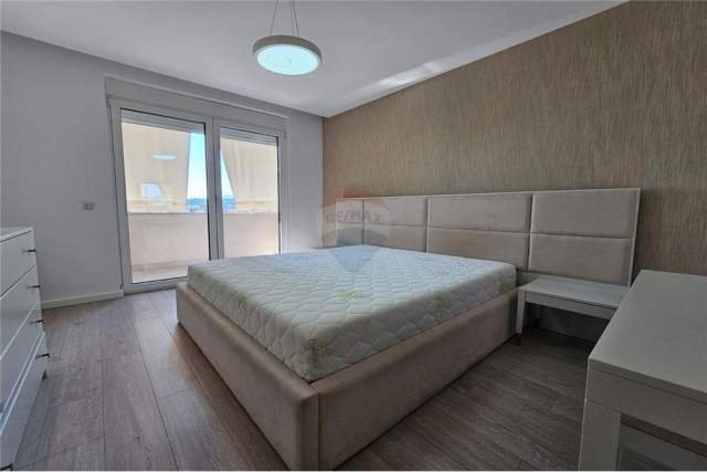 Tirane, jepet me qera apartament 2+1+A Kati 11, 140 m²  (shkolla baletit)