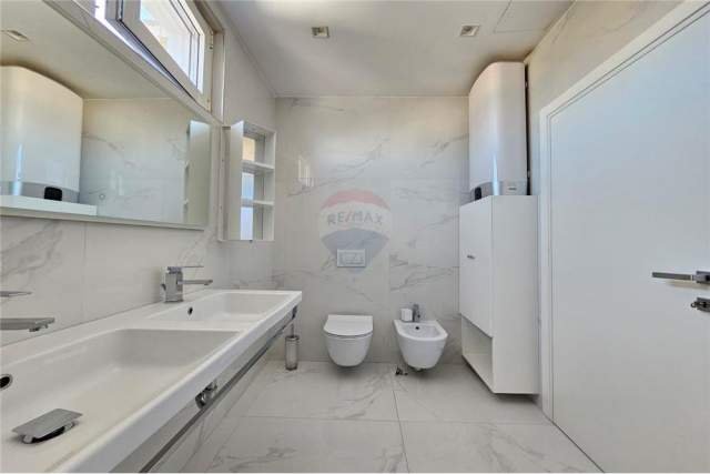 Tirane, jepet me qera apartament 2+1+A Kati 11, 140 m²  (shkolla baletit)