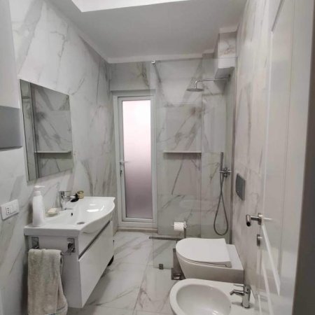 Tirane, jepet me qera apartament 21 Dhjetori 3+1+BLK Kati 1, 112 m² 750 Euro