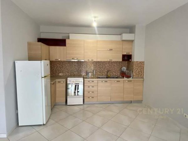 Tirane, jepet me qera apartament 2+1 Kati 2, 110 m² 550 Euro (Liqeni i Thate)