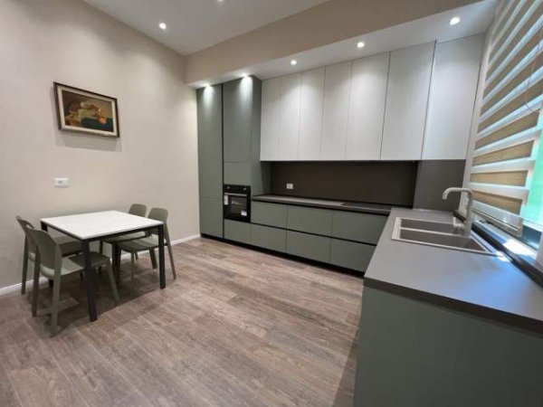 Tirane, jepet me qera apartament duplex 3+1+BLK Kati 2, 260 m² 1.300 Euro (Rezidenca Kodra e Diellit)