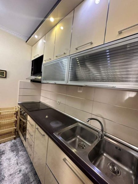 Tirane, jap me qera apartament 2+1+BLK Kati 6, 100 m² 800 Euro (Selvia)