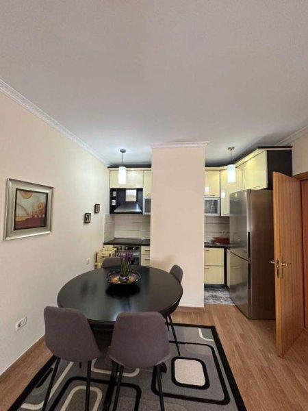Tirane, jap me qera apartament 2+1+BLK Kati 6, 100 m² 800 Euro (Selvia)