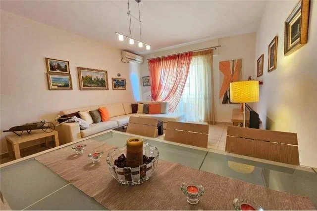 Tirane, jepet me qera apartament 2+1 Kati 4, 109 m² 600 Euro (Pazari i Ri)