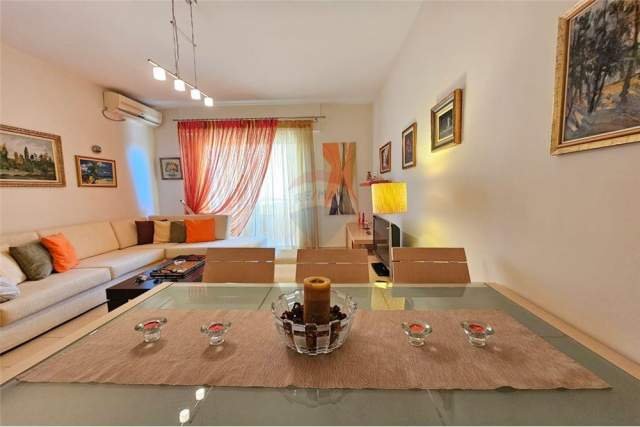 Tirane, jepet me qera apartament 2+1 Kati 4, 109 m² 600 Euro (Pazari i Ri)