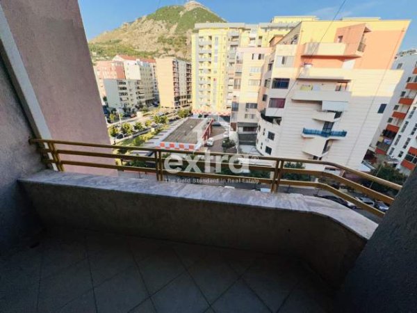 Lezhe, shitet apartament Kati 5, 122 m² 90.000 Euro (Prane Katedrales)