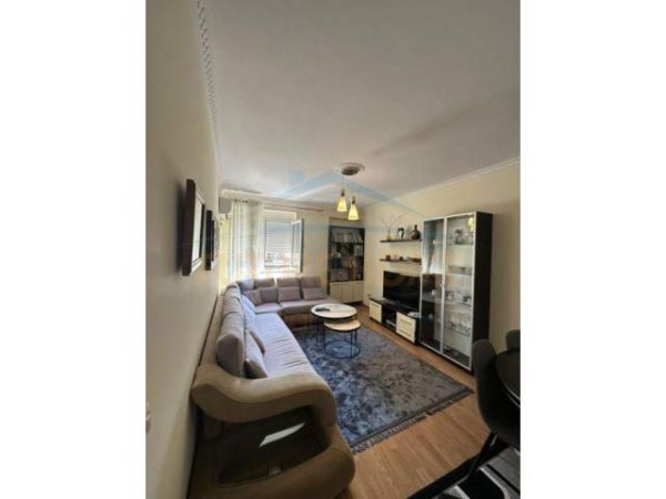 Tirane, jepet me qera apartament 2+1+BLK Kati 6, 100 m² 700 Euro (Selvia)