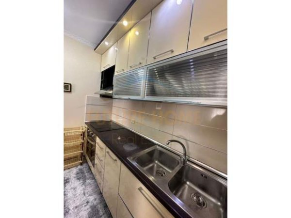 Tirane, jepet me qera apartament 2+1+BLK Kati 6, 100 m² 700 Euro (Selvia)