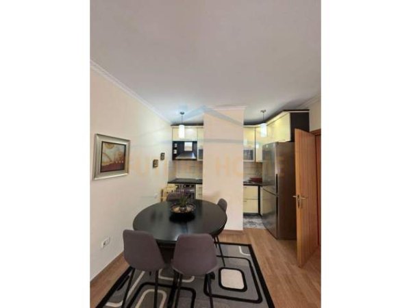 Tirane, jepet me qera apartament 2+1+BLK Kati 6, 100 m² 700 Euro (Selvia)