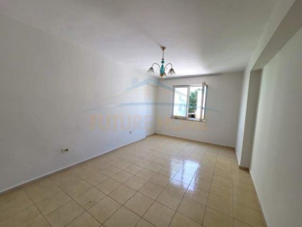 Tirane, jepet me qera apartament Kati 4, 130 m² 700 Euro (Vasil Shanto)