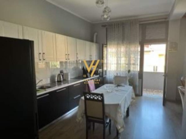 Tirane, shitet apartament 3+1 Kati 3, 150 m² 240.000 Euro (rruga e dibres)