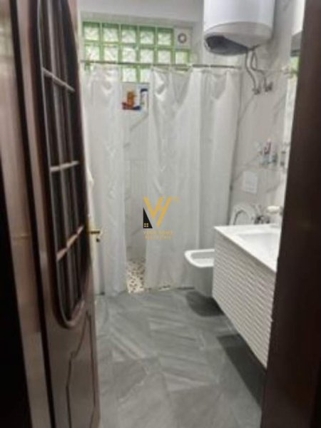 Tirane, shitet apartament 3+1 Kati 3, 150 m² 240.000 Euro (rruga e dibres)