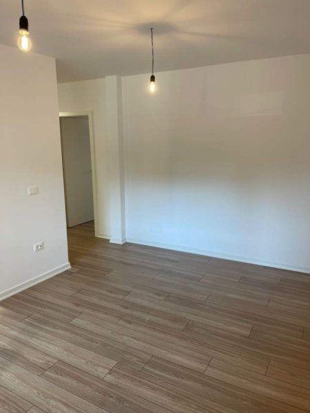 Tirane, jepet me qera apartament Kati 1, 80 m² 500 Euro (Rruga Muhamet Gjollesha, perball Inxhinieris Ndert)
