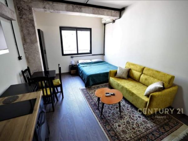 Tirane, shitet apartament 1+1 Kati 5, 100 m² 140.000 Euro (Rruga 5 Maji)