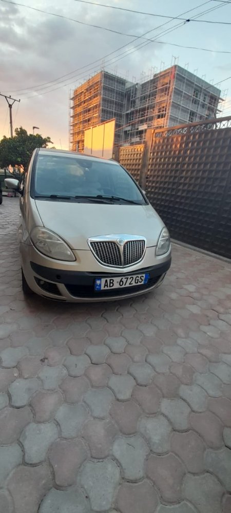 Tirane, shitet makine Lancia Musa Viti 2008, 3.500 Leke